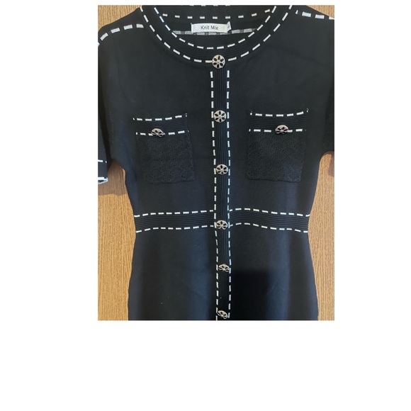 SALE🎈NWOT BEAUTIFUL KNIT DRESS WITH WHITE STITCHING AND UNIQUE BUTTONS! - Picture 6 of 10